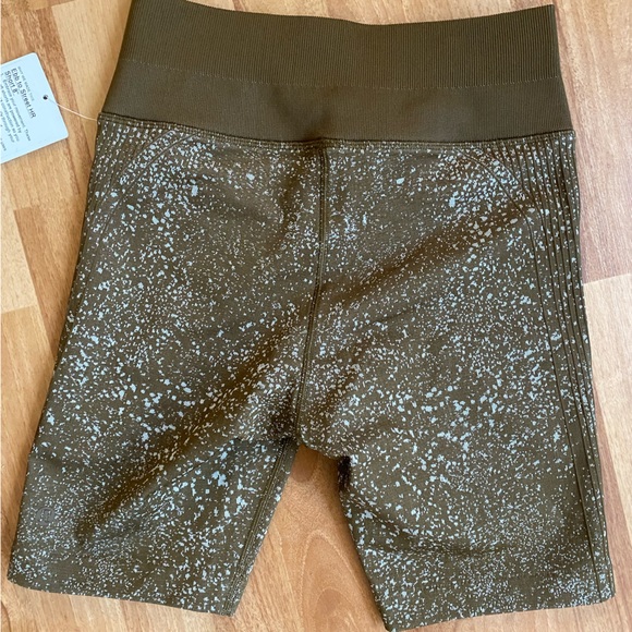 Lululemon Ebb to Street HR Short 8"' - Picture 2 of 9